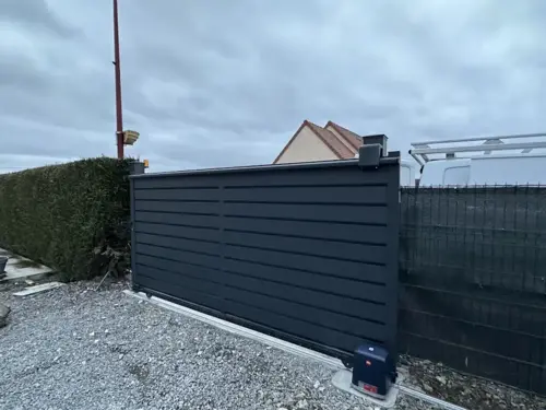 Portail coulissant moteur BFT Deimos ultra A600 posé par LC FERMETURES AUTOMATIQUES